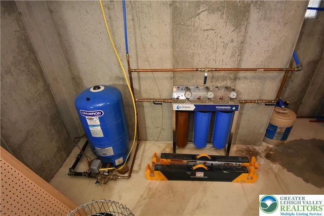 1220 Jane Lane, Pen Argyl Boro, PA 18072