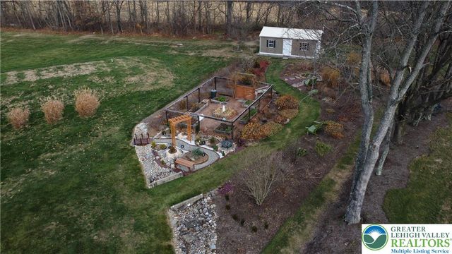 1220 Jane Lane, Pen Argyl Boro, PA 18072