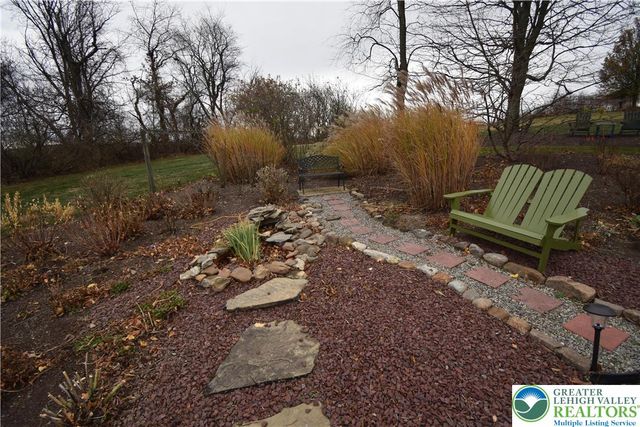 1220 Jane Lane, Pen Argyl Boro, PA 18072