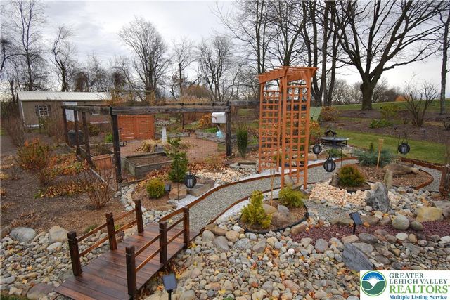 1220 Jane Lane, Pen Argyl Boro, PA 18072