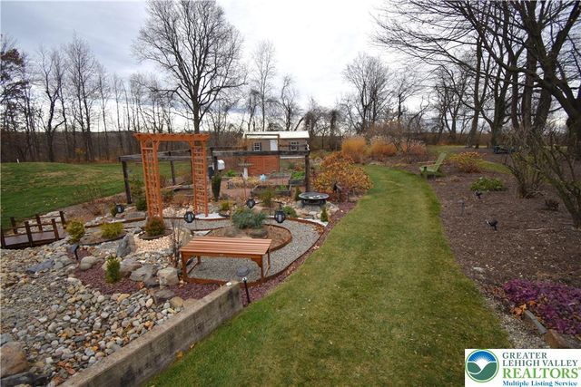 1220 Jane Lane, Pen Argyl Boro, PA 18072