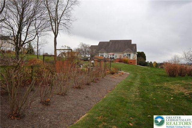 1220 Jane Lane, Pen Argyl Boro, PA 18072