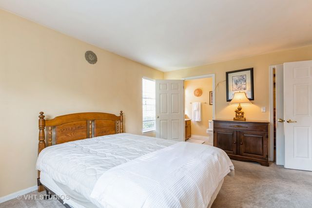 305 Buckingham Circle A, Elgin, IL 60120