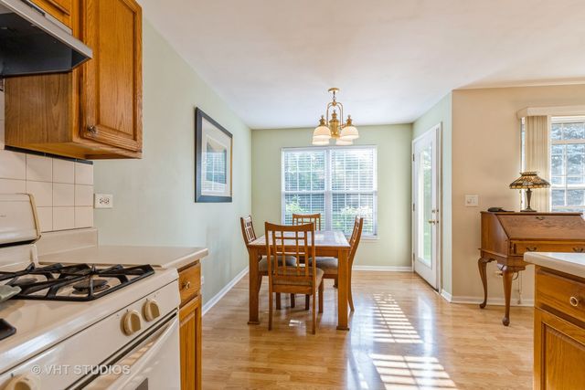 305 Buckingham Circle A, Elgin, IL 60120