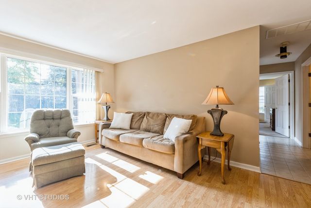 305 Buckingham Circle A, Elgin, IL 60120