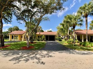 16295 Laurel Dr 2, Weston, FL 33326