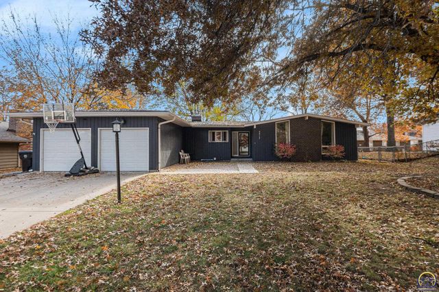 5217 SW Belle TER, Topeka, KS 66604