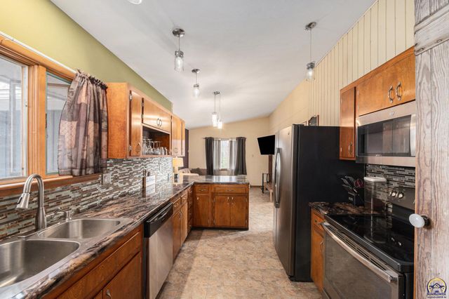 5217 SW Belle TER, Topeka, KS 66604