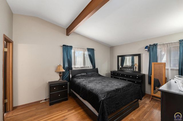 5217 SW Belle TER, Topeka, KS 66604