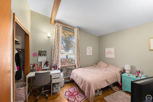 5217 SW Belle TER, Topeka, KS 66604