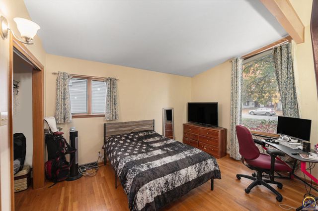 5217 SW Belle TER, Topeka, KS 66604