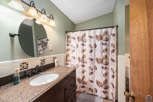 5217 SW Belle TER, Topeka, KS 66604