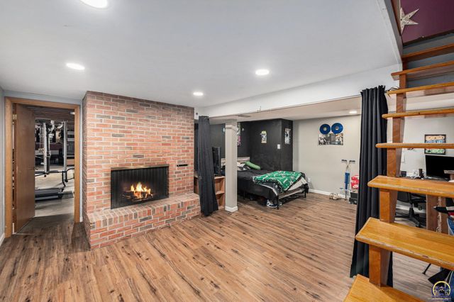 5217 SW Belle TER, Topeka, KS 66604