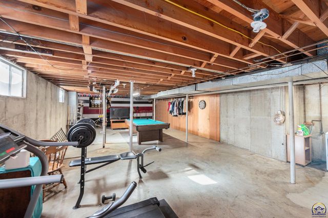 5217 SW Belle TER, Topeka, KS 66604