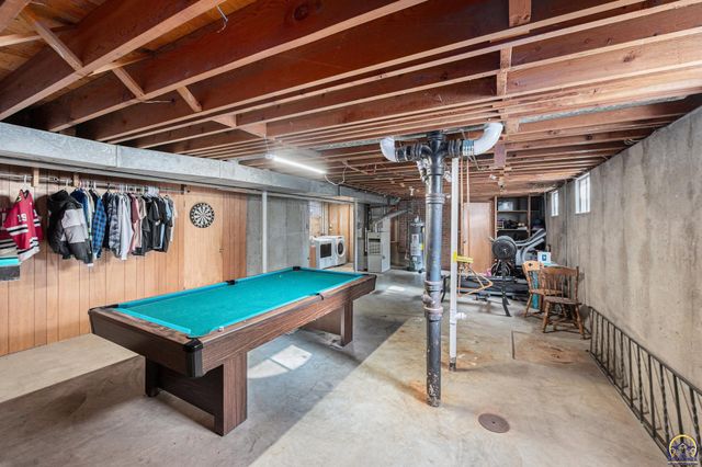 5217 SW Belle TER, Topeka, KS 66604