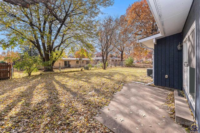 5217 SW Belle TER, Topeka, KS 66604