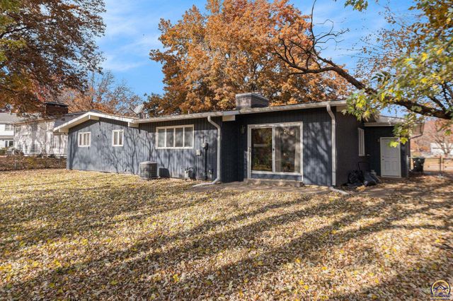 5217 SW Belle TER, Topeka, KS 66604