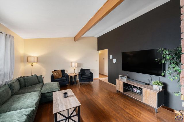 5217 SW Belle TER, Topeka, KS 66604