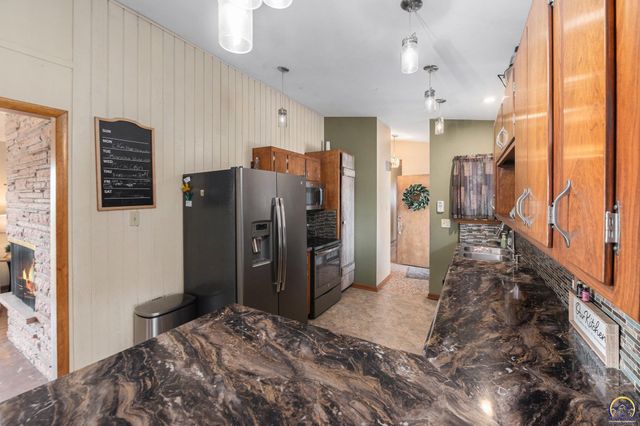 5217 SW Belle TER, Topeka, KS 66604