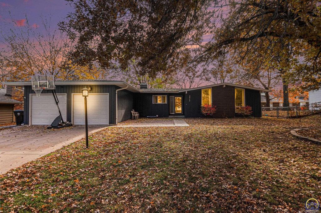 5217 SW Belle TER, Topeka, KS 66604