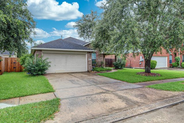 2703 Courtyard Lane, Pearland, TX 77584