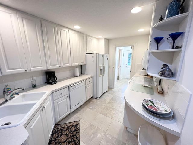 2913 E Community Drive, Jupiter, FL 33458