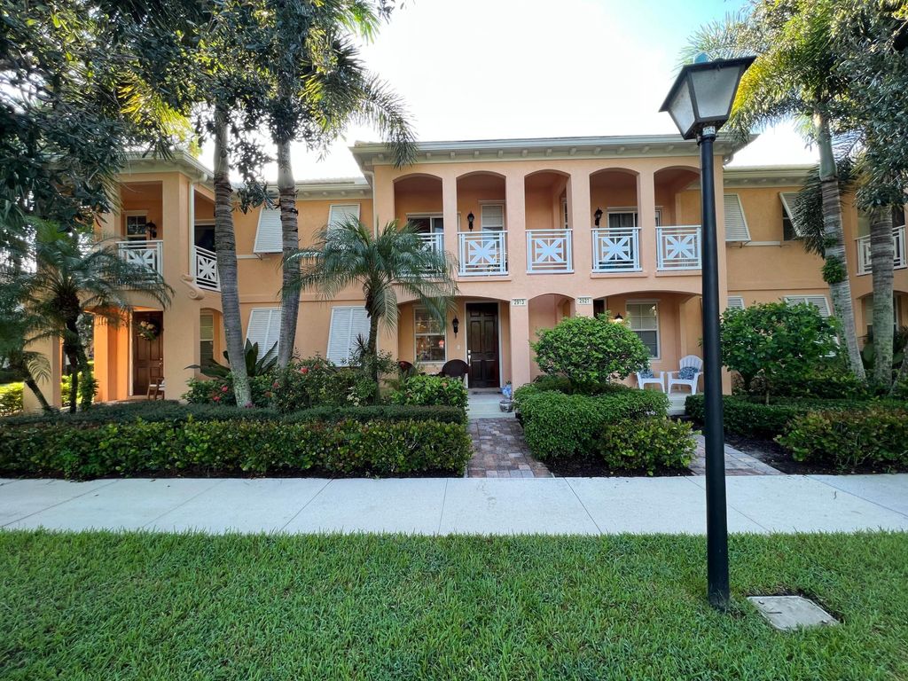 2913 E Community Drive, Jupiter, FL 33458