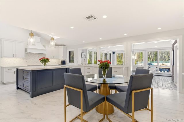 8 Brookville Lane S, Brookville, NY 11545