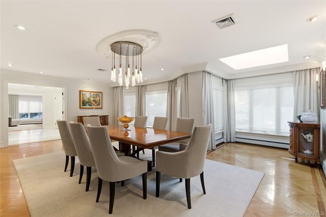 8 Brookville Lane S, Brookville, NY 11545