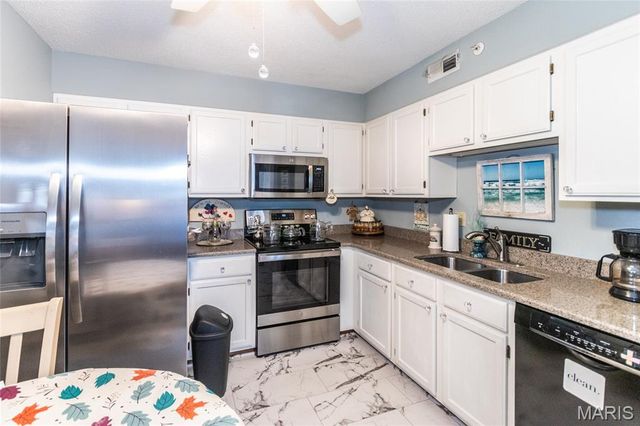 3402 Country Stone Manor Drive E, Valley Park, MO 63088