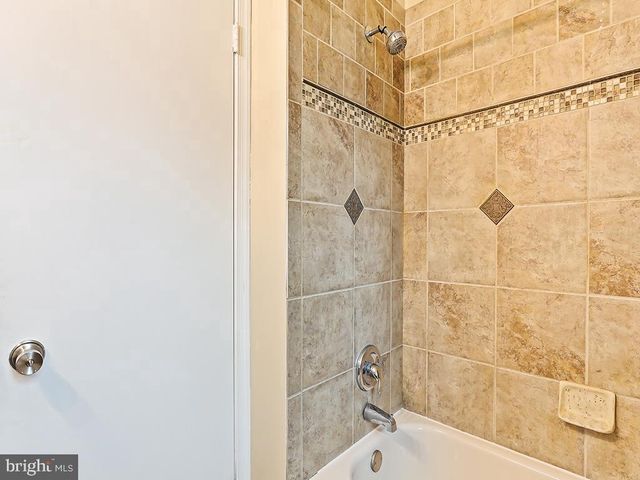 821 SWEETBRIAR DR, Warminster, PA 18974