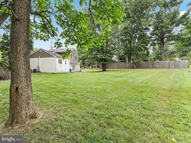 821 SWEETBRIAR DR, Warminster, PA 18974
