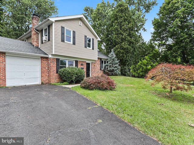 821 SWEETBRIAR DR, Warminster, PA 18974