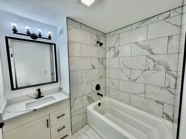 1416 S Delavan Club DRIVE, Delavan, WI 53115