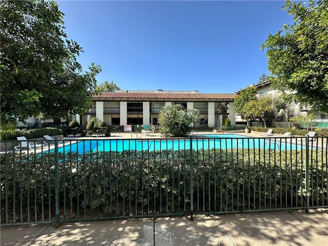 5460 White Oak Ave C106, Encino, CA 91316