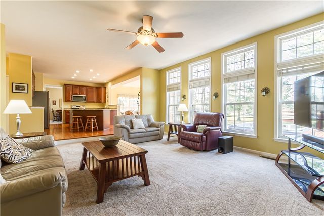 611 Maris Run, Webster, NY 14580