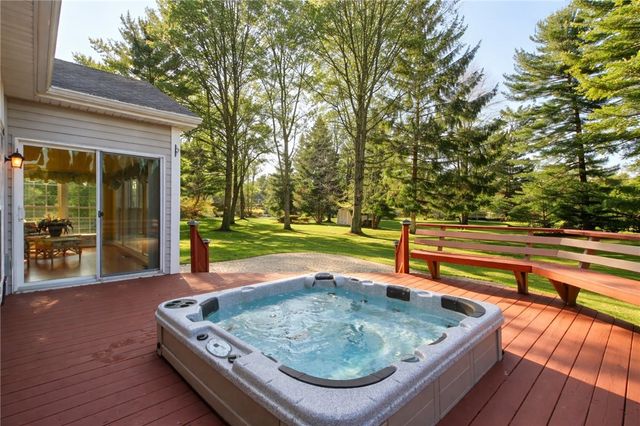 611 Maris Run, Webster, NY 14580