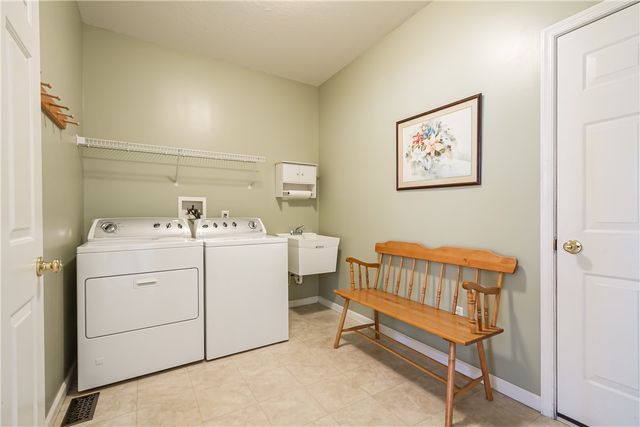 611 Maris Run, Webster, NY 14580