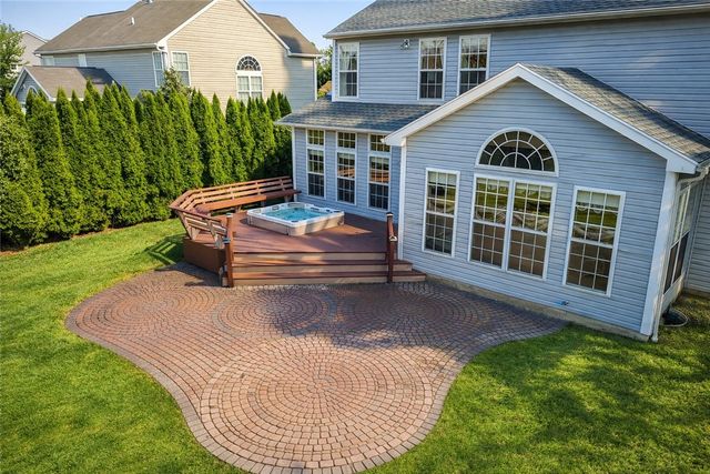 611 Maris Run, Webster, NY 14580