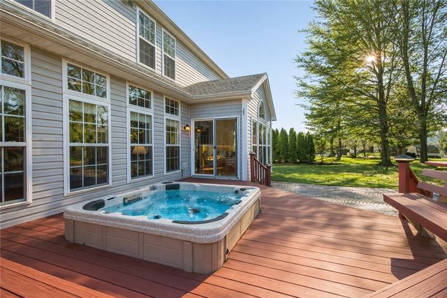 611 Maris Run, Webster, NY 14580