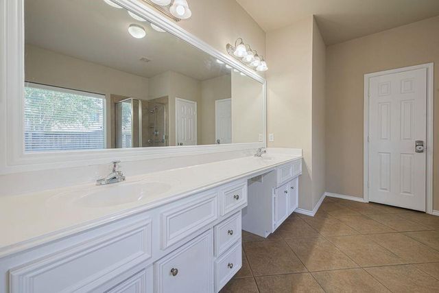 2206 Grand Shore Court, Pearland, TX 77584