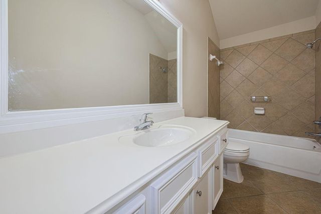 2206 Grand Shore Court, Pearland, TX 77584