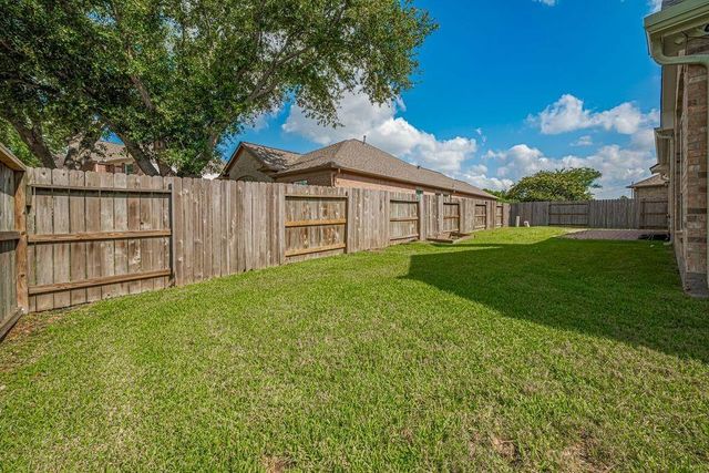 2206 Grand Shore Court, Pearland, TX 77584