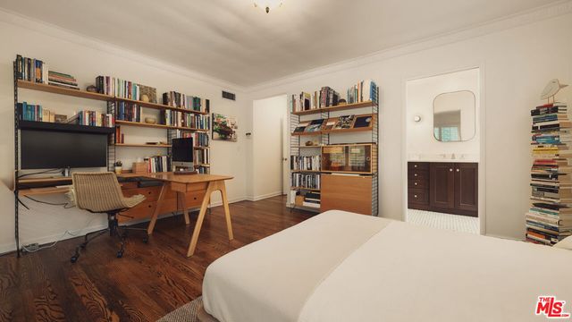 7218 La Presa Drive, Los Angeles, CA 90068