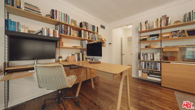 7218 La Presa Drive, Los Angeles, CA 90068