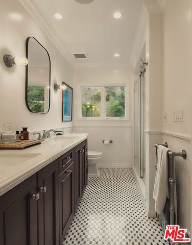 7218 La Presa Drive, Los Angeles, CA 90068