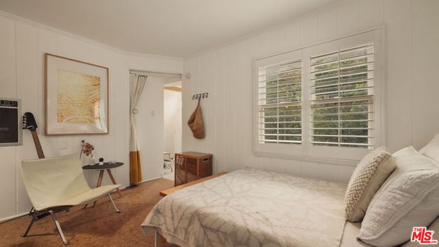 7218 La Presa Drive, Los Angeles, CA 90068