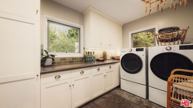 7218 La Presa Drive, Los Angeles, CA 90068