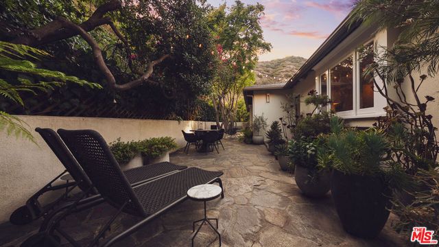 7218 La Presa Drive, Los Angeles, CA 90068