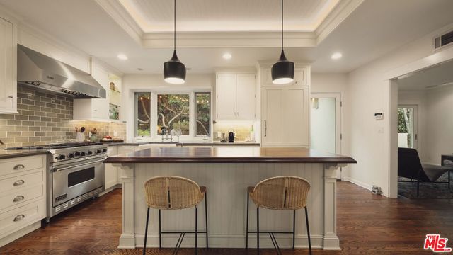 7218 La Presa Drive, Los Angeles, CA 90068